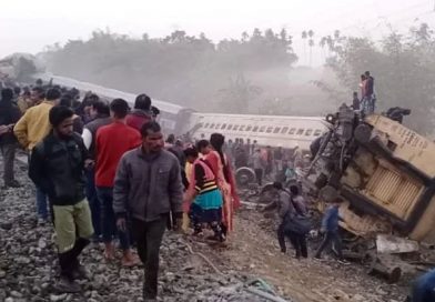 زبردست ٹرین حادثہ میں 5 افراد ہلاک، 12 بوگیاں پٹری سے اتریں، درجنوں زخمی داخل اسپتال